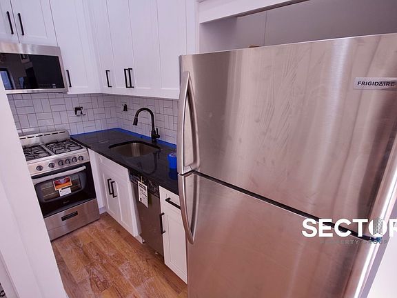 4th image of 415 Hancock St #3