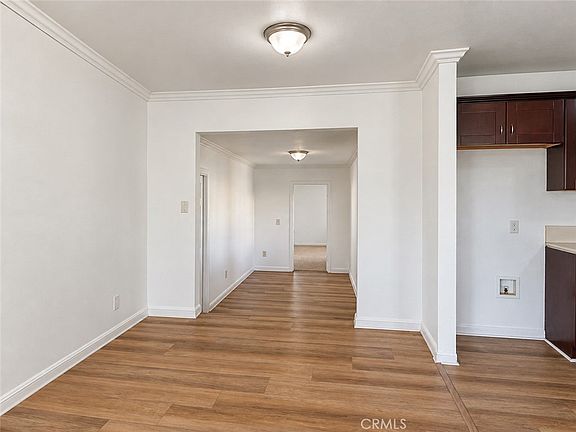 4th image of 751 E 104th St