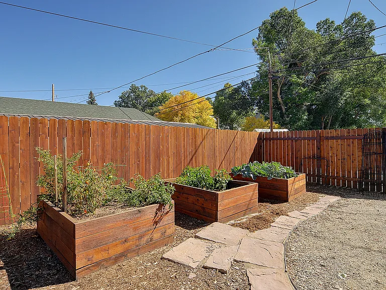 647 G St — Photo 22