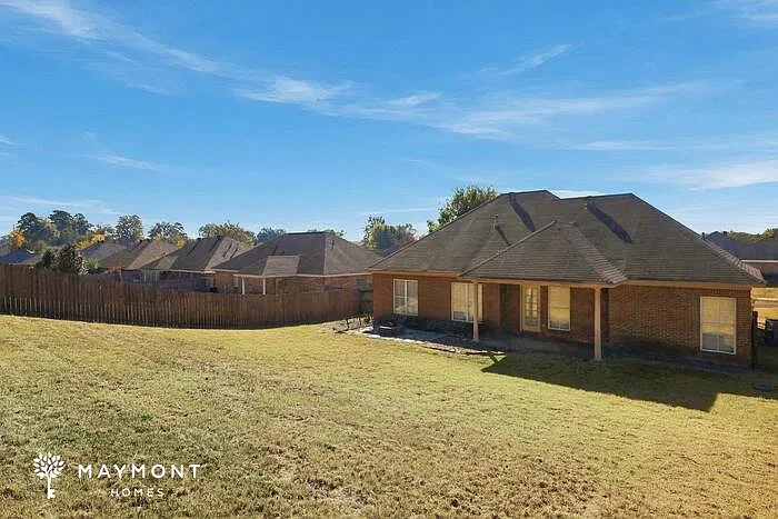 3 bed, 2.0 bath, 1784 sqft, $1,895 — Photo 3