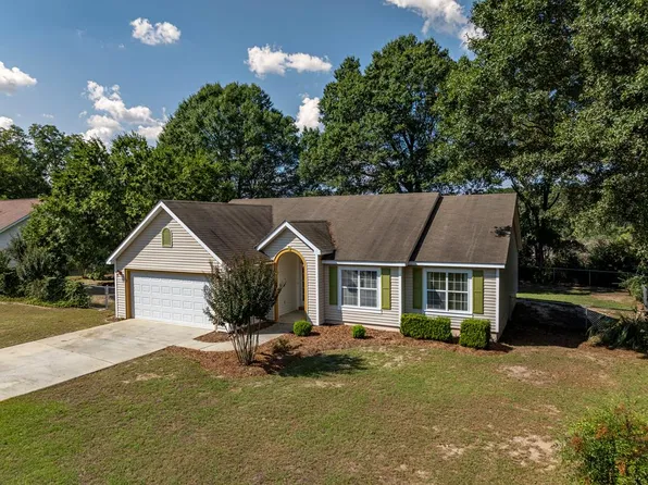 1811 Red Fox Trl, Tifton, GA 31793