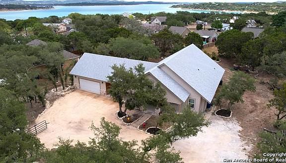 3rd image of 1994 Lakeview Dr