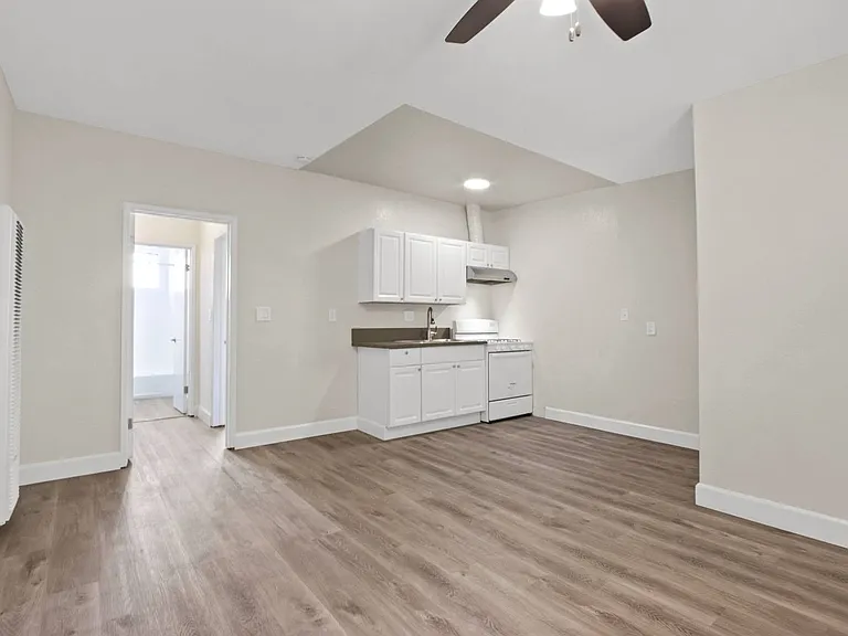 Westminster Apartments — Photo 48