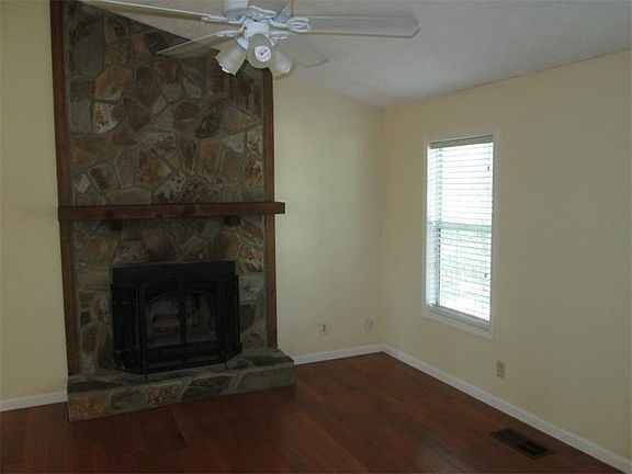 5th image of 904 River Rock Dr