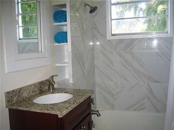 5th image of 413-15 Aurora Ave