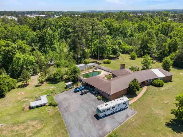 135 Meriwether Cir NW, Milledgeville, GA 31061