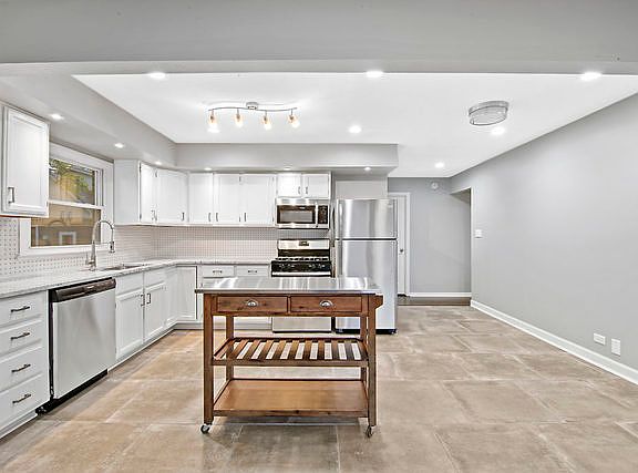 5th image of 15737 Le Claire Ave