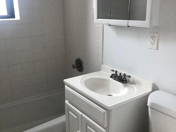 4th image of 820 Scarsdale Ave #4C
