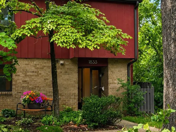 1833 Ivy Oak Sq #49, Reston, VA 20190