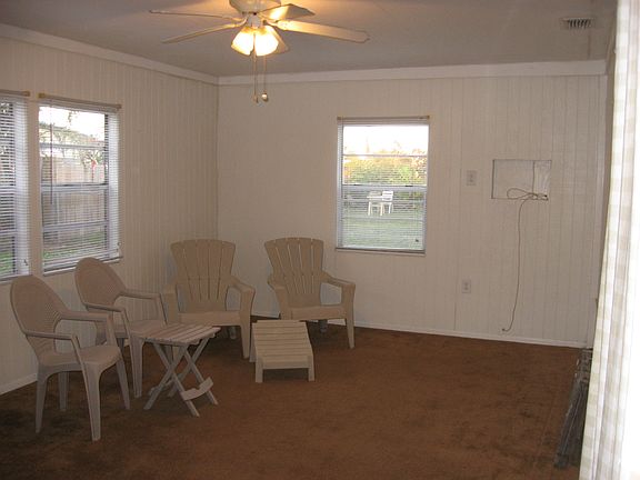 5th image of 911 NE 58th St