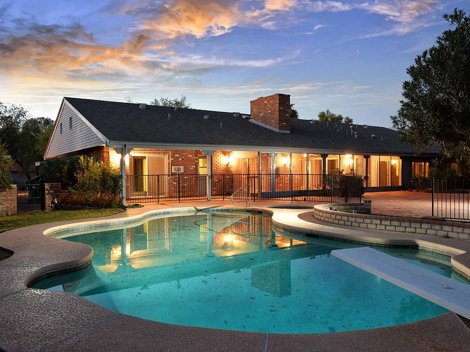 1st image of 901 W Landoran Ln