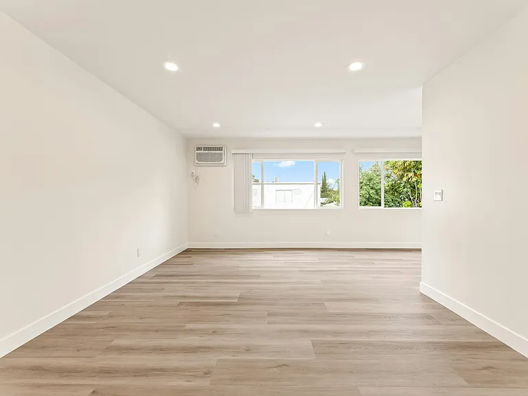 5409 Radford Ave #12 — Photo 3