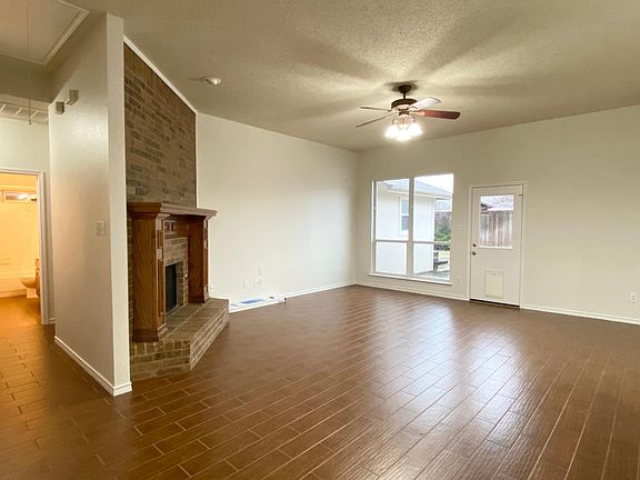 2nd image of 1527 Summerfield Dr