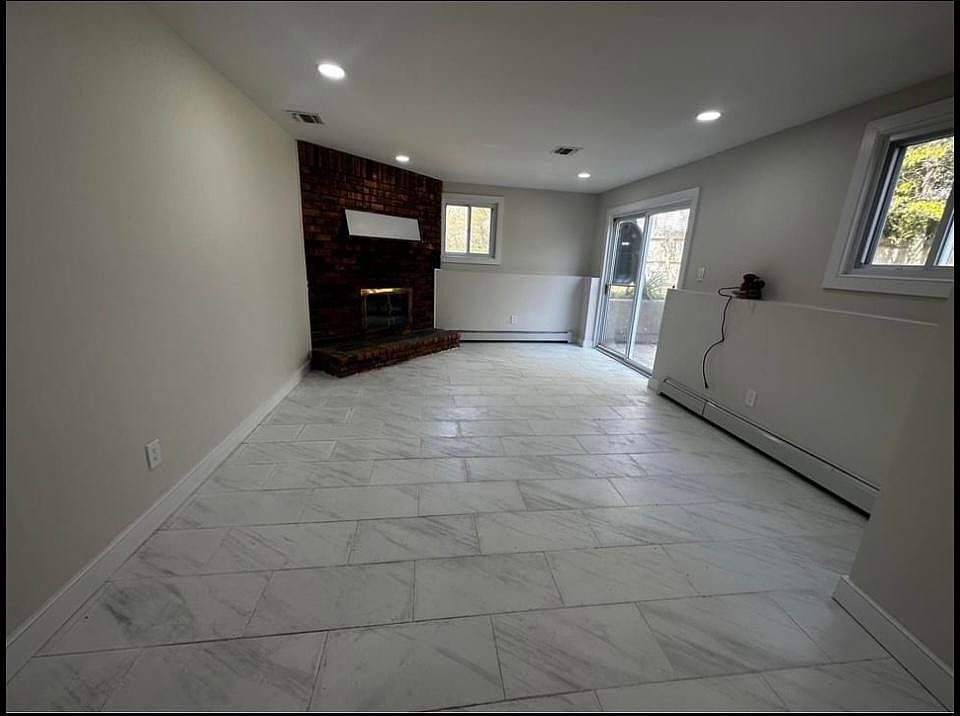 1st image of 10 Winston Dr #2