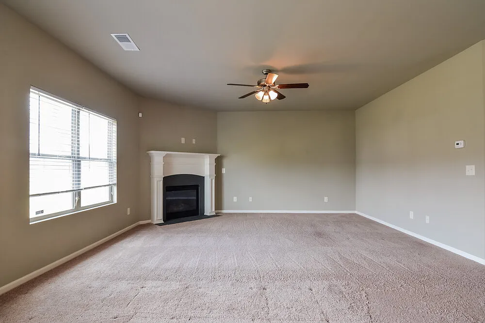 4 bed, 2.5 bath, 2434 sqft, $2,780 — Photo 4
