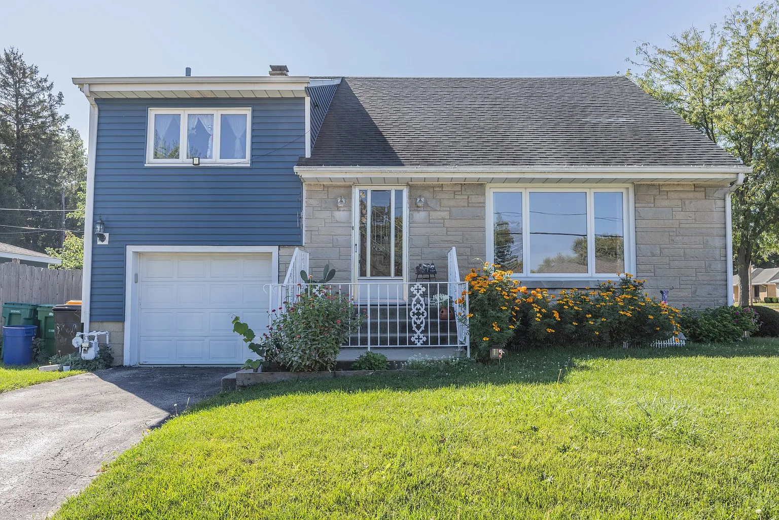 1126 N May St photo 1