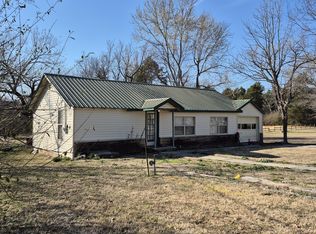 72 N Oak St, Melbourne, AR 72556