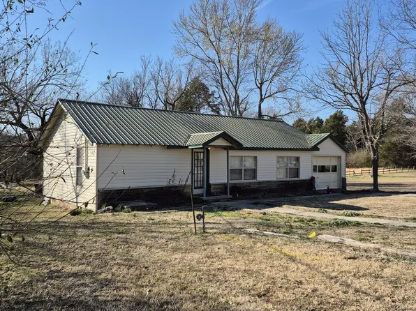 72 N Oak St, Melbourne, AR 72556