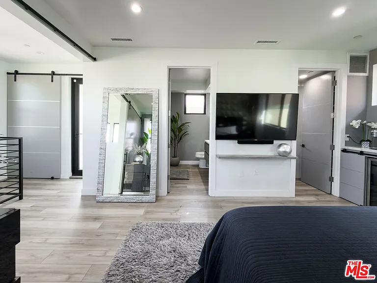 13354 Beach Ave — Photo 7
