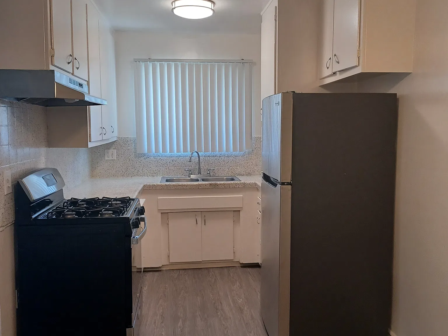 Warner Court Villas — Photo 4