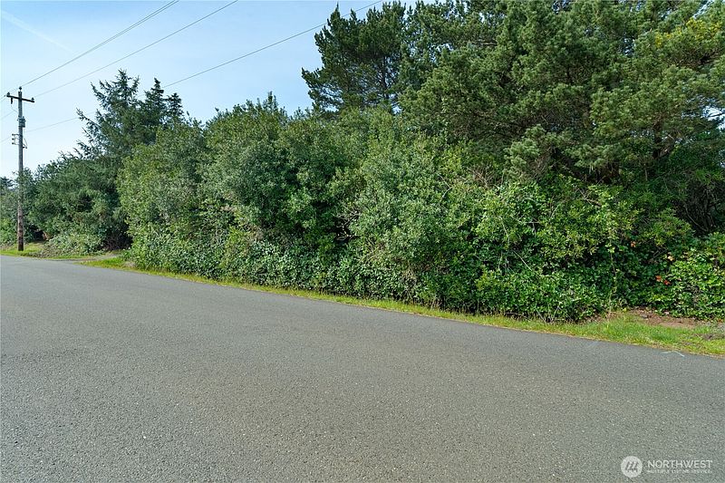 3rd image of 323 Sand Dune Avenue NW