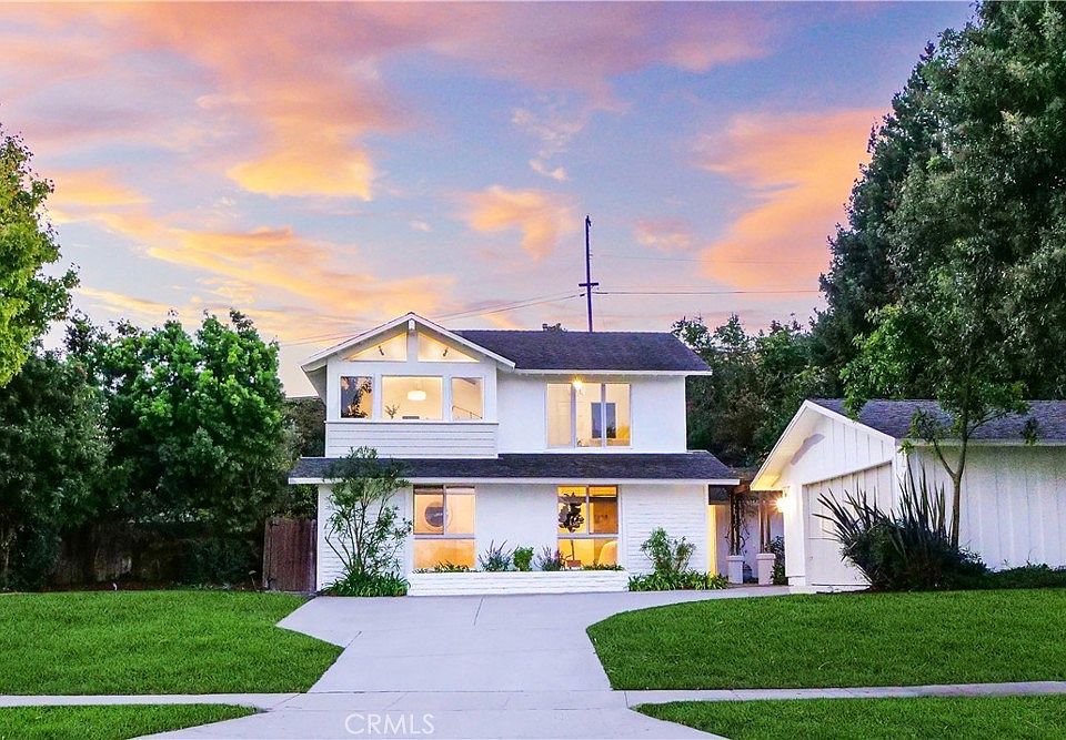 1st image of 22 Rollingwood Dr
