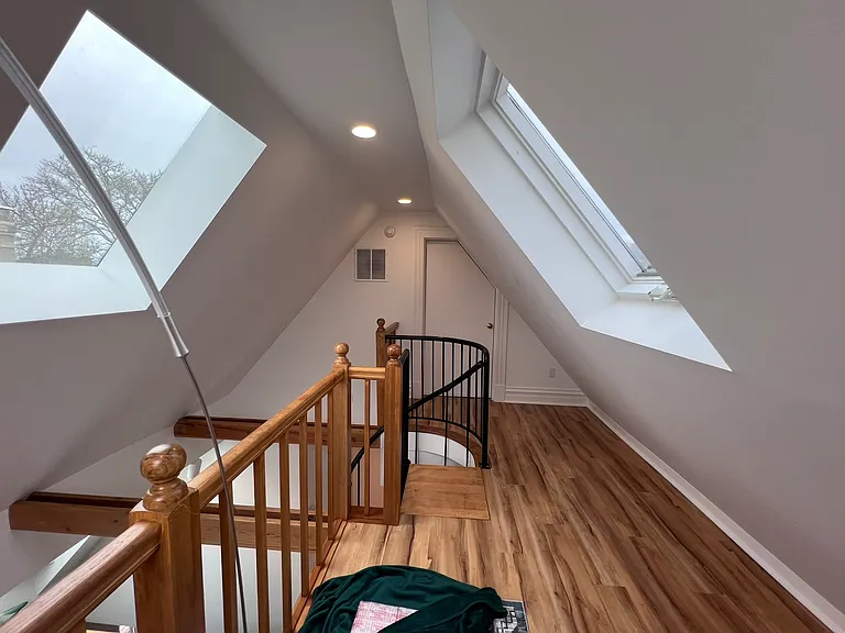 921 College St #2 — Photo 9