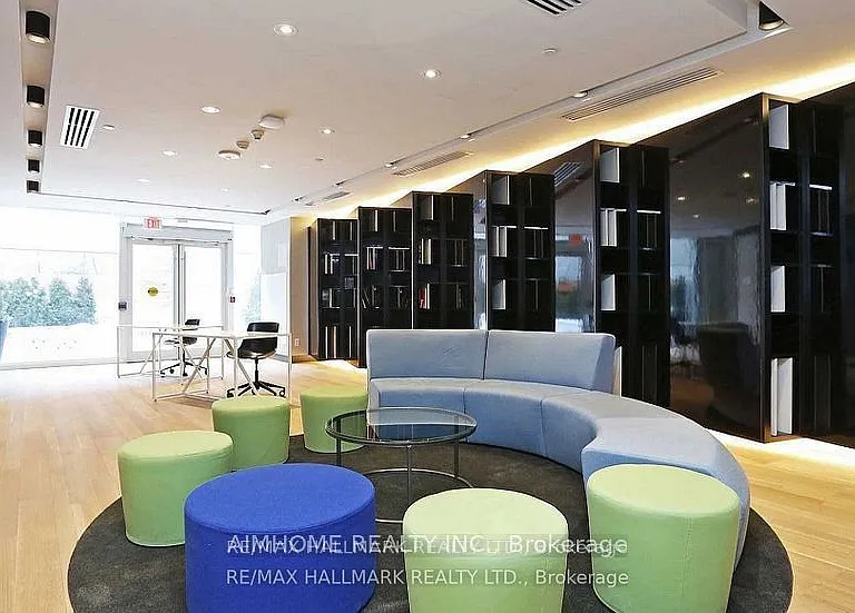 30 Roehampton Ave #2101 — Photo 23