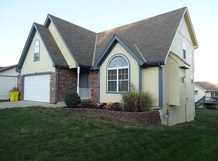 421 Foot Hill Dr, Grain Valley, MO 64029
