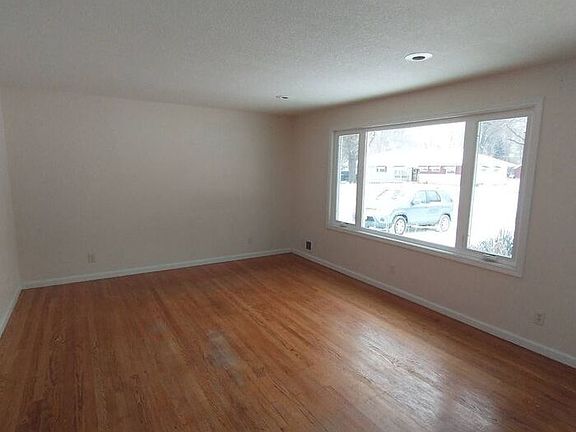 4th image of 818 Park Ln