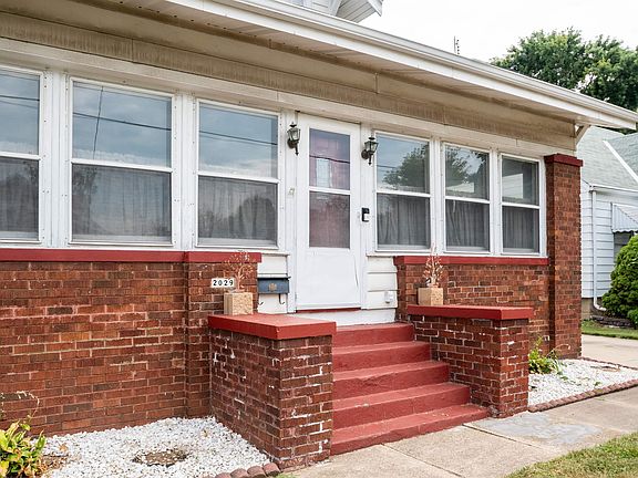 4th image of 2029 W Rohmann Ave