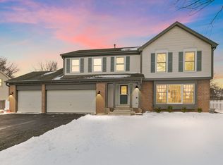 325 Stonegate Rd, Algonquin, IL 60102