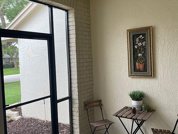 2nd image of 663 Holbrook Cir