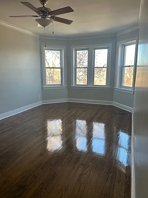 Building Photo - 3751 W Dickens Ave #3