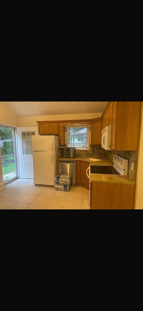 Building Photo - 17 Westwood Ave #1A