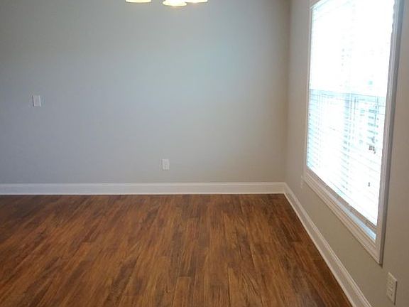 4th image of 2340 Chavis Dr