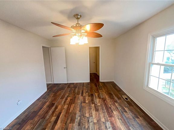 5th image of 2202 Huntington Rd Unit F1