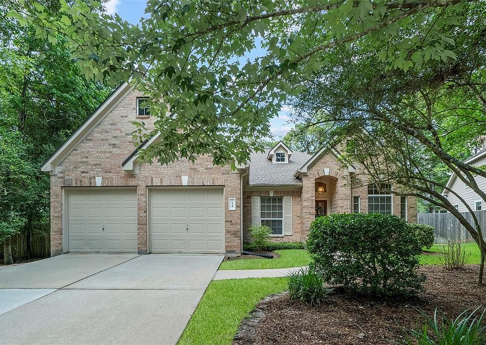 Welcome to 14 Tamarind Place in The Woodlands located on a quiet cul-de-sac in Peaceful Canyon.