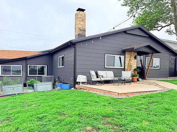 3rd image of 20 Lakeshore Dr
