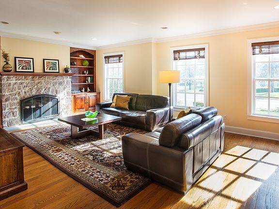 4th image of 23 Park Dr