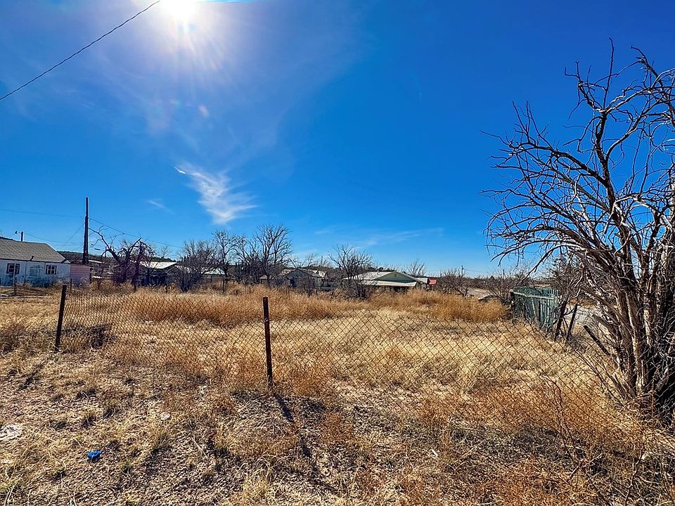 2nd image of 811 W 8th St