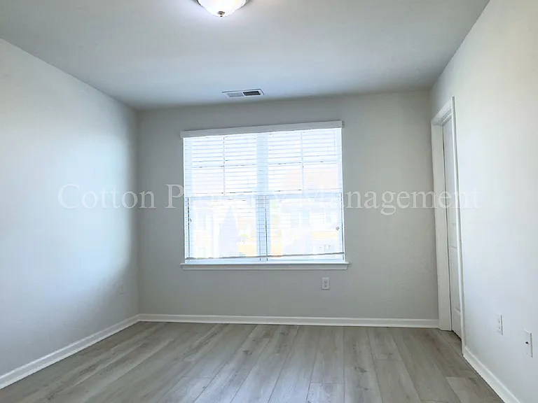 7313 Chipley Dr — Photo 21