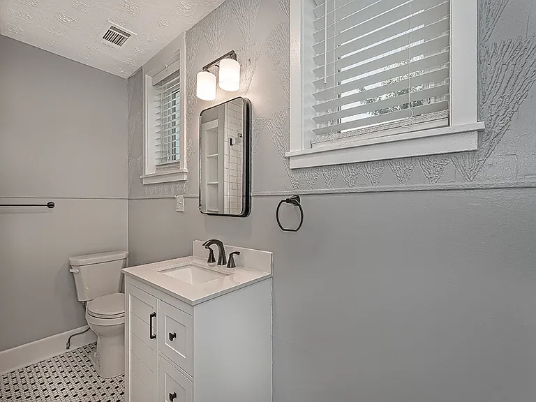 711 N Saint Clair St #1 — Photo 5