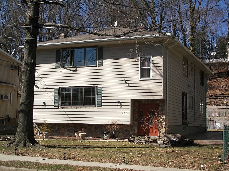2nd image of 127 Rock Rd