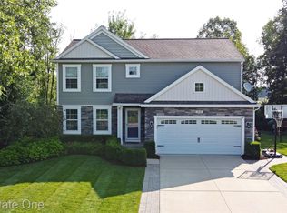 513 Knollwood Dr, Ortonville, MI