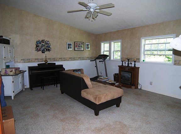 2nd image of 324 Blackberry Ln