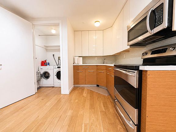 3rd image of 122 Vanderbilt Ave APT 1A
