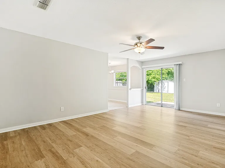 634 Lisa St — Photo 3