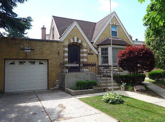 2nd image of 10222 S Trumbull Ave