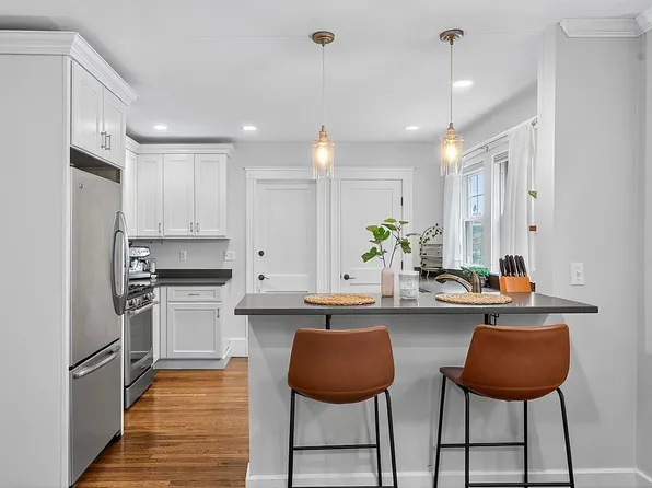 9 Hastings St #1, West Roxbury, MA 02132